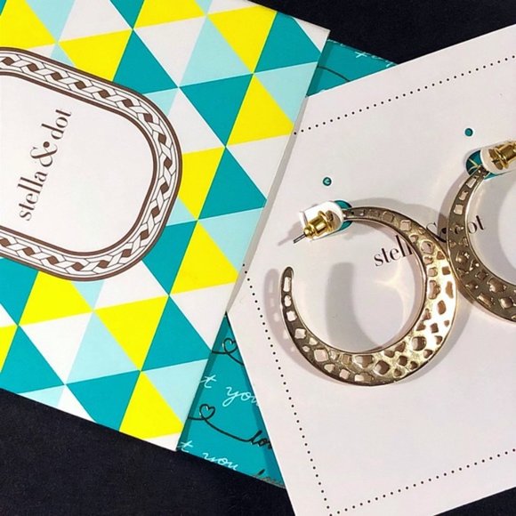 :: Stella & Dot⚜️[GOLD] Avalon Hoop Earrings - Picture 7 of 7